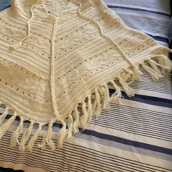 Poncho Sweeter - Picture 6 of 8